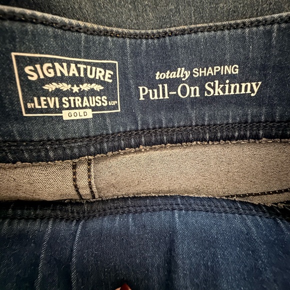 Signature Levi Strauss Pull On Skinny Jeans - Picture 5 of 7